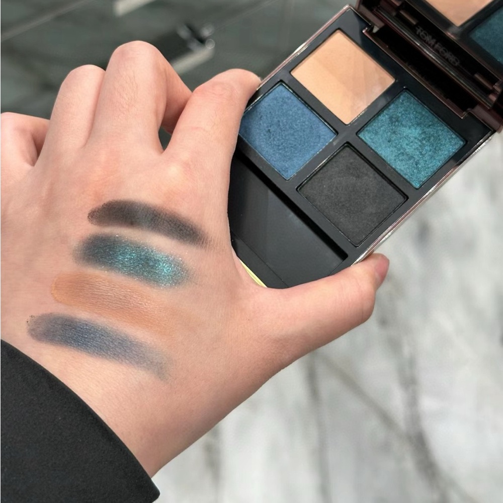 New color TOM FORD Eye Color Quad Eyeshadow Palette 44 dark opulence - Picture 3 of 5